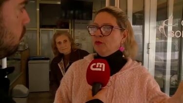 “Os baldes [de água] já não serviam de nada”: testemunha tentou apagar chamas que consumiram carrinha  em Lisboa 