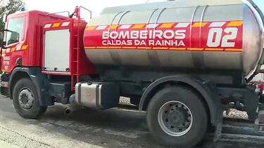 Bombeiros das Caldas abastecem água à população na freguesia da Tornada e Salir do Porto