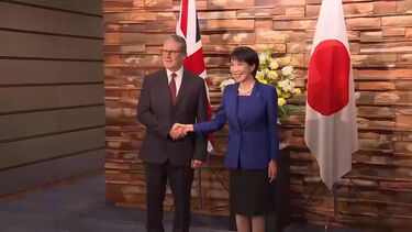 Primeiro-ministro britânico Keir Starmer reúne-se com ministra japonesa Sanae Takaichi 