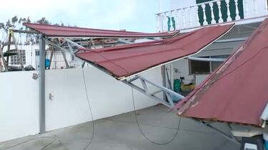 Mulher dependente de máquina de oxigénio desalojada após desabamento de telhado em Leiria