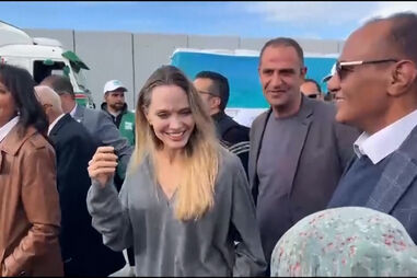 Angelina Jolie visita lado egípcio da fronteira com a Faixa de Gaza 