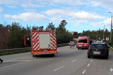 Colisão entre mota e carro faz um ferido na EN109-2 em Gaia 