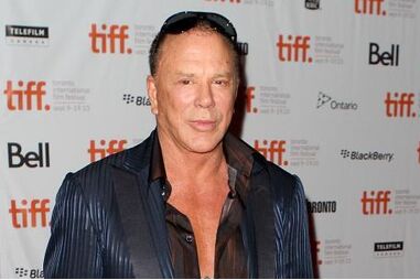 Mickey Rourke enfrenta dificuldades financeiras e risco de despejo
