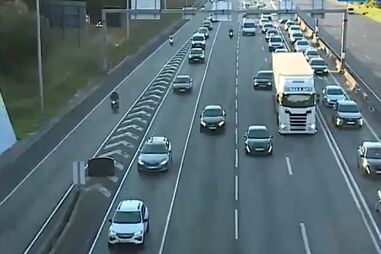 Centenas de condutores buzinam em protesto contra portagens na ponte 25 de Abril