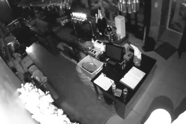 Dois ladrões filmados a assaltar restaurante na Amadora