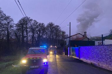 Anexos de casa destruídos pelas chamas em Oliveira de Azeméis