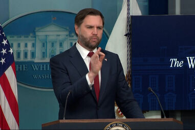 Vice-presidente norte-americano avisa Teerão para negociar paz de boa-fé