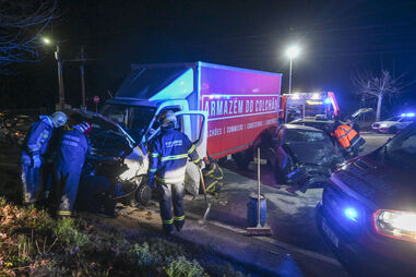 Dois feridos em choque violento entre veículos na Foz do Arelho