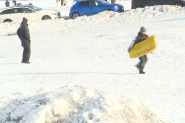 Sol leva milhares ao manto branco da Serra da Estrela
