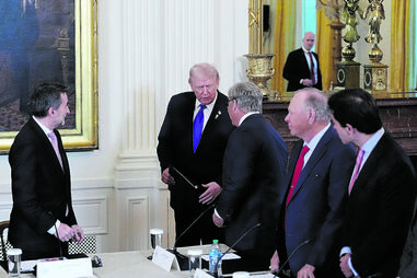 Trump recebeu representantes da indústria petrolífera na Casa Branca 