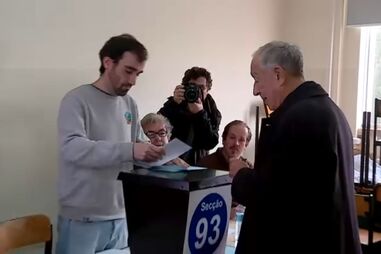 Marcelo considera voto antecipado um "avanço em democracia" e lembra luta Soares-Freitas