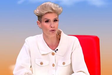 Renata Reis faz tatuagem em homenagem a Maycon Douglas