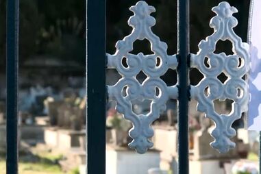 Comunidade de Alhos Vedros pede respostas após profanação de sepulturas em cemitério