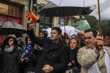 Chuva não esfria entusiasmo dos apoiantes de Ventura