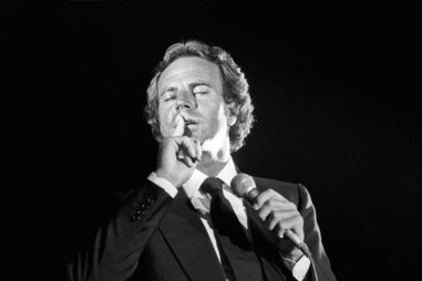 Julio Iglesias acusado de assédio por ex-trabalhadoras