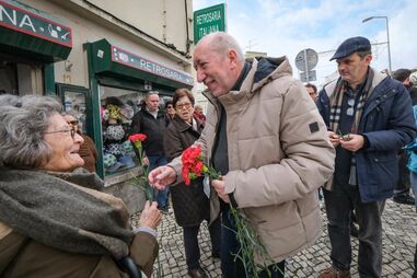 António Filipe durante campanha para a eleição presidencial, na Moita