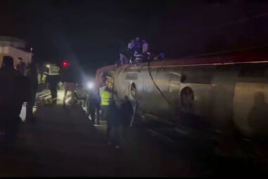 Dois comboios de alta velocidade descarrilam em Espanha. Há vários feridos 