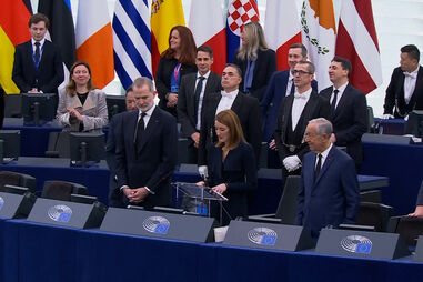 Marcelo Rebelo de Sousa e rei Felipe VI recebidos com aplausos no Parlamento Europeu  