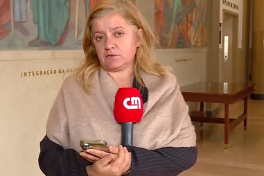 Tânia Laranjo em direto a acompanhar a audiência da Operação Pretoriano