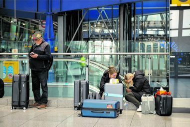 Eurodeputados querem regras claras sobre indemnicações em caso de atraso ou cancelamento de voos