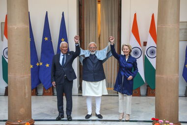 António Costa, Narendra Modi e Ursula von der Leyen na formalização do acordo comercial UE-índia, em Nova Deli