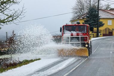 Quinze distritos sob avisos devido à neve, vento e agitação marítima