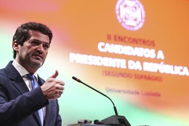 André Ventura durante um encontro com estudantes na Universidade Lusíada em Lisboa