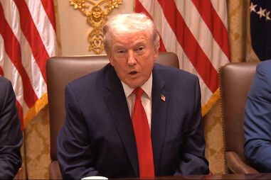 Trump anuncia ordem de reabertura do espaço aéreo venezuelano para voos comerciais 