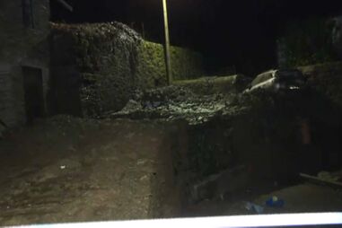 Deslizamento de terras destrói armazém e carros em aldeia de Sabrosa