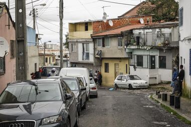 Rapaz de 15 anos foi abatido momentos após ter saído de casa, no bairro da Estrada Militar