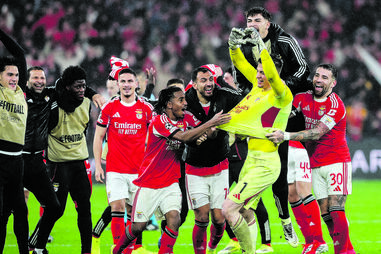 Jogadores do Benfica a festejar