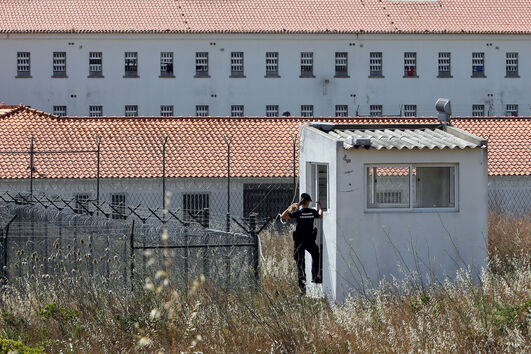 "Apanho-te no quarto a dormir, mato-te e pronto": Homem doente agredido pela mulher e cunhada. Irmãs foram presas