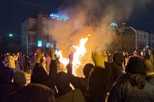 Protestos no Irão continuam a subir de tom