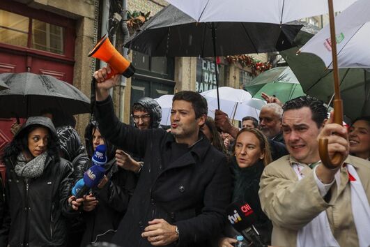 Chuva não esfria entusiasmo dos apoiantes de Ventura