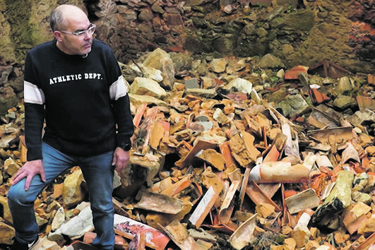 A casa de Orlando Ramalho é um monte de destroços  