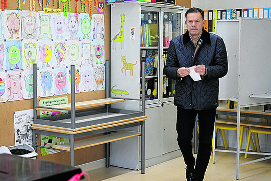 Espinho. O primeiro-ministro, Luís Montenegro, exerceu o direito de voto numa escola de Espinho