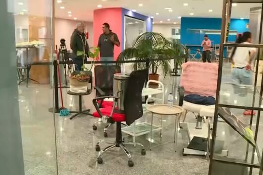 Lojas inundadas no Mercado Municipal de Rio de Mouro causam prejuízos