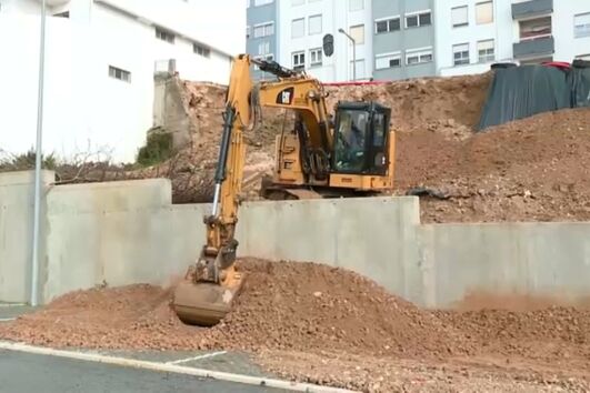 Mau tempo provoca deslizamento de terras em Cascais