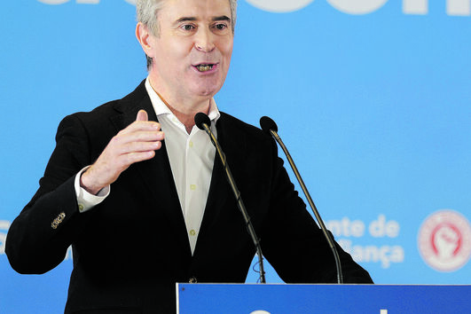 José Luís Carneiro é recandidato ao cargo de secretário-geral do PS