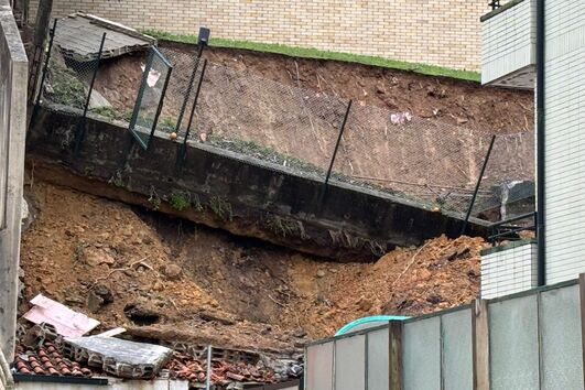 Muro desaba e provoca danos em garagens em Vila Nova de Gaia
