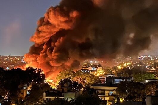 Explosão em complexo industrial na Argentina provoca incêndio e atinge casas vizinhas