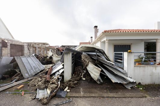 Região de Leiria recebe camiões de material de construção mas precisa de utensílios