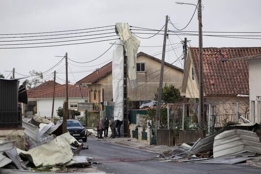 Depressão Kristin deixa rasto de destruição na aldeia de Barracão, concelho de Leiria