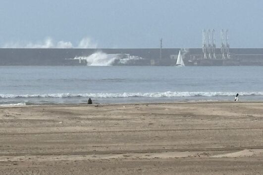 Mar abre 'buraco' no quebra-mar do Porto de Leixões