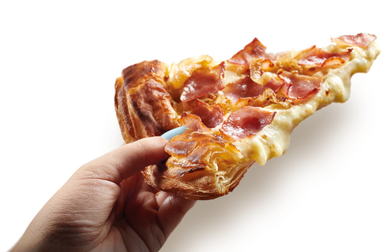 Croissantíssima com queijo e bacon. Promoção garante outra grátis