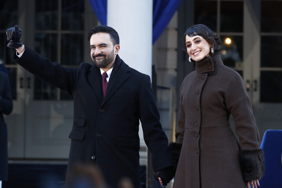 Rama Duwaji acompanha Zohran Mamdani na câmara de Nova Iorque