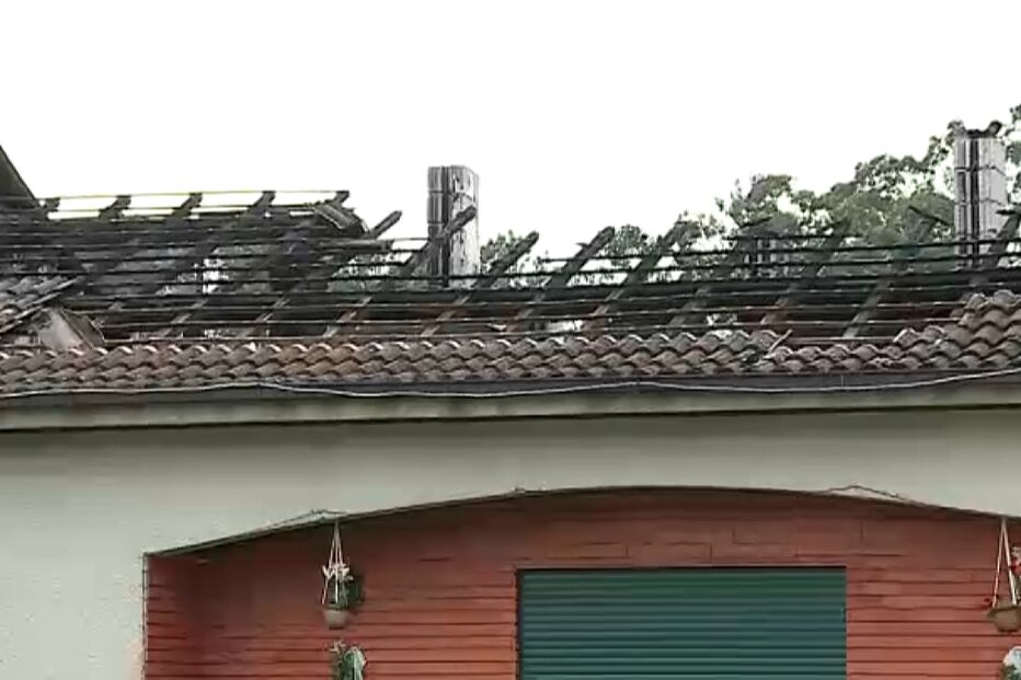 Incêndio destrói cobertura de casa de acolhimento de idosos na Póvoa de Lanhoso