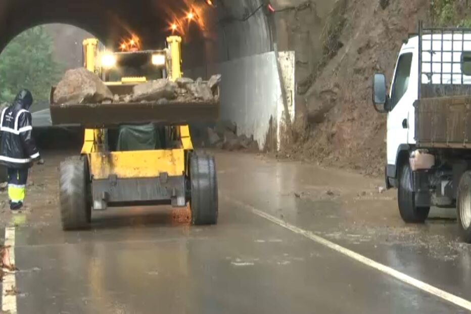 Derrocada no túnel do Curral das Freiras