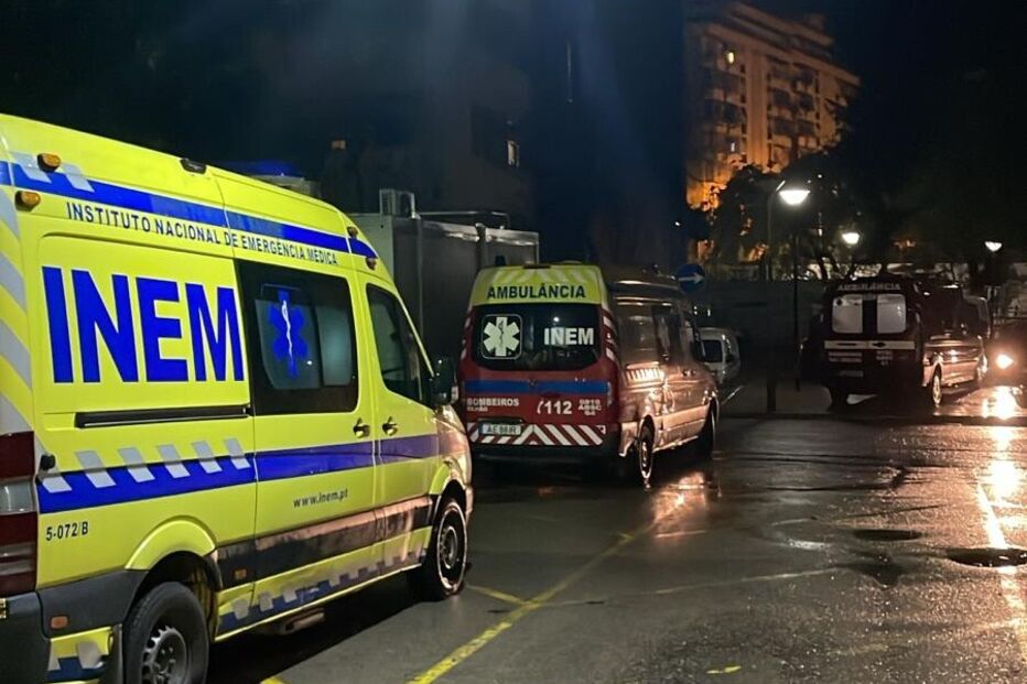 Ambulâncias retidas na Urgência de Faro