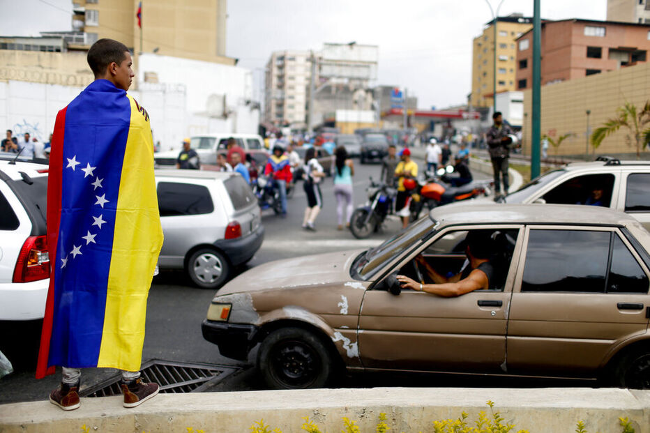 Venezuelanos em Caracas mostram a sua preocupação após ataques dos EUA